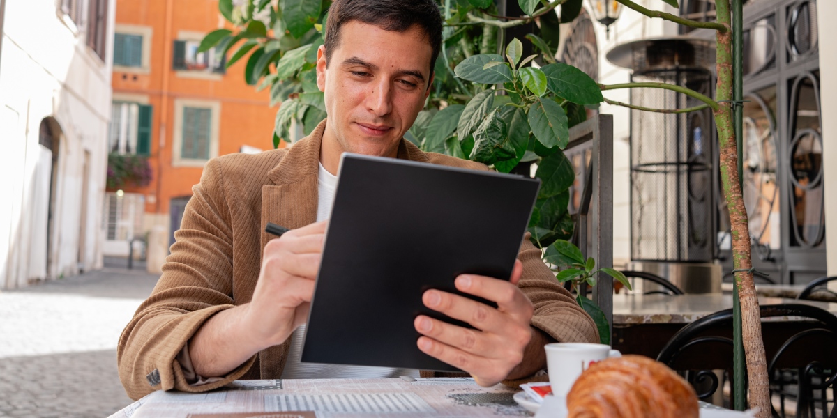 Maak kennis met de nieuwe PocketBook InkPad Eo 2 met een 10,3-inch E Ink-kleurenscherm en nieuwe handschrifttechnologie